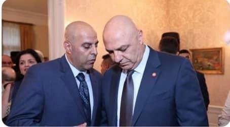 بعد تداول صورة لقائد الجيش مع العميل الفاخوري.. القيادة توضح