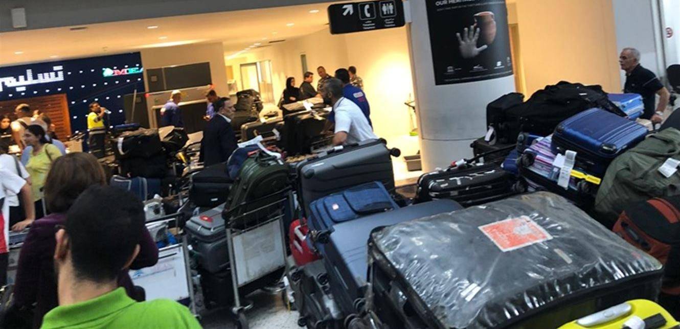 المسافرون في مطار بيروت قلقون من التأخر على موعد طائراتهم.. ماذا يجري؟