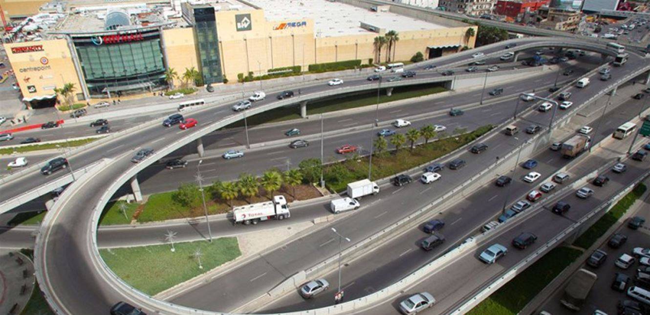 زحمة سير في نهر الموت.. ما السبب؟ (صورة)