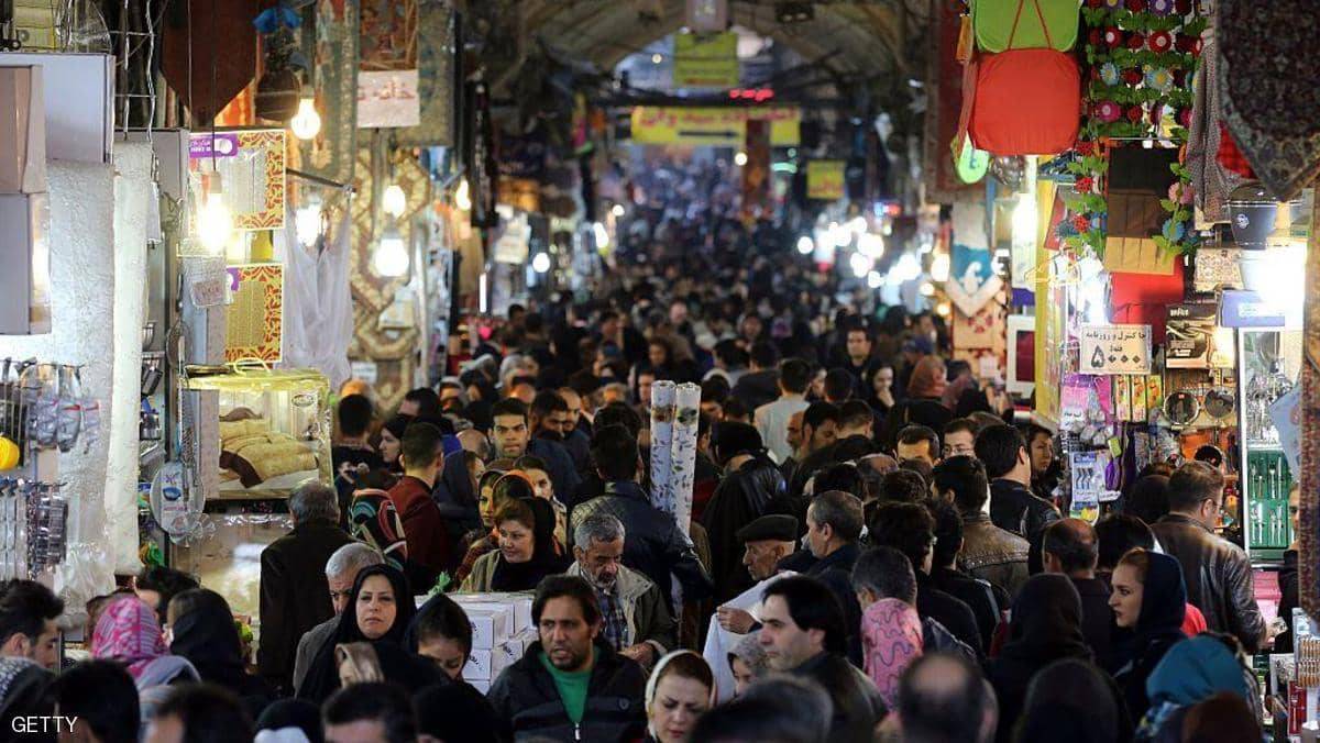 بلومبيرغ: آلاف الإيرانيين يفقدون المساعدات الحكومية