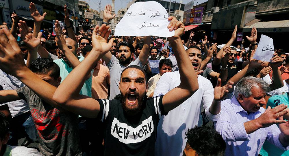 سياسة فرض الضرائب في الأردن... حلول حكومية أم كارثة اقتصادية