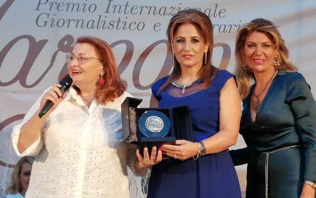 مديرة «الوطنيّة» تسلّمت جائزة الأدب والصحافة الدوليّة