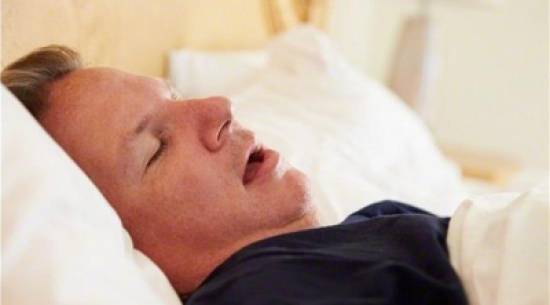 وضعية النوم هذه تشكّل خطراً... تجنّبوها!