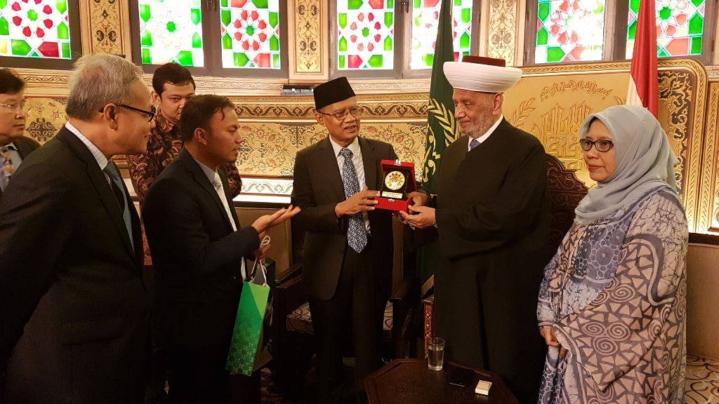 مفتي الجمهورية استقبل وفدا اندونيسيا دعاه للمشاركة في المؤتمر العام للجمعية المحمدية