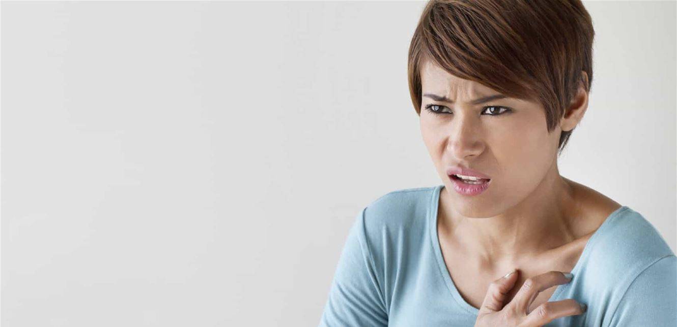 أعراض لا تنتبهينَ لها تُنذركِ بأزمة قلبية!
