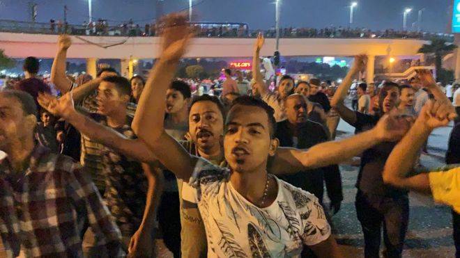 الأمن المصري يطلق الغاز المسيل للدموع لتفريق متظاهرين وسط القاهرة