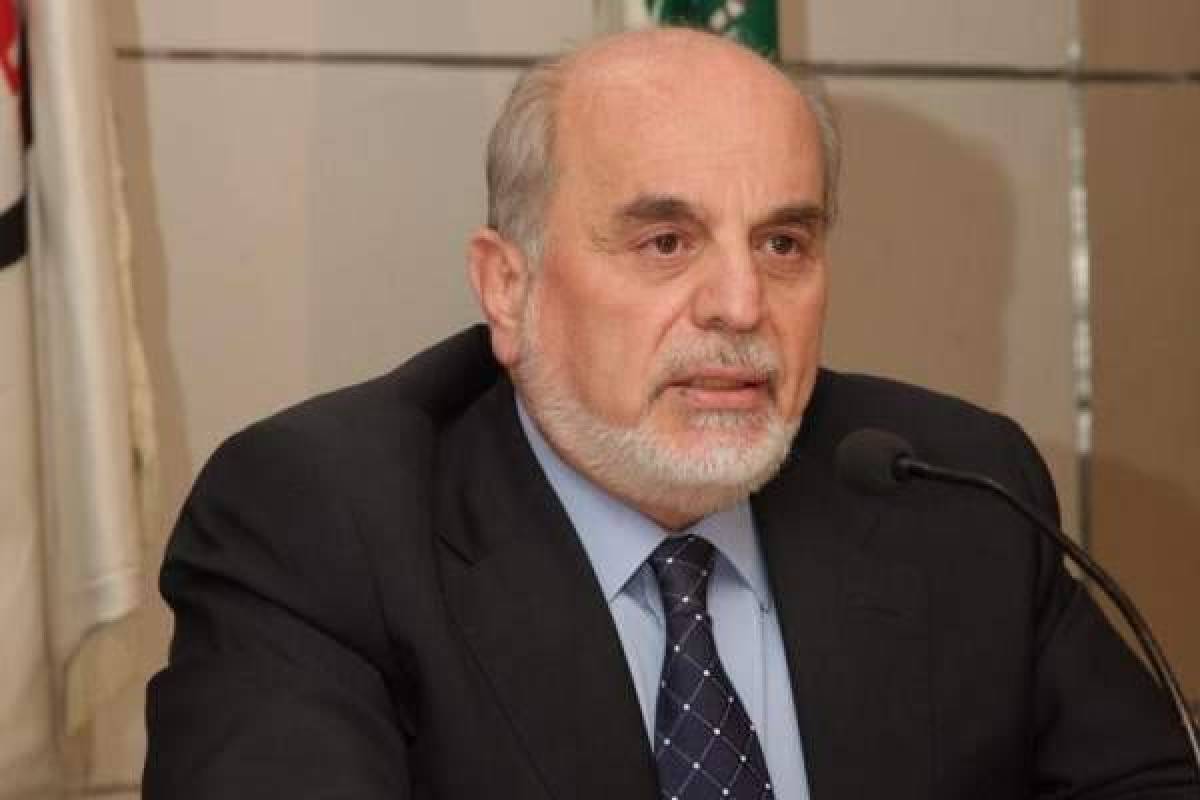 لماذا لا يتحمل بعض أعضاء المجلس الأعلى مسؤولياتهم وعار ان يكون حردان رئيسهم
أنتم بعضكم مطرود من وجدان القوميين فأية صفة لكم لتطردوا وتسحبوا رتبة الأمانة