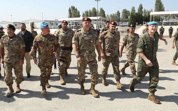 زار قيادتي القطاعين الشرقي والغربي في اليونيفيل