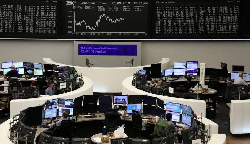 أسهم أوروبا تتراجع بفعل بيانات ضعيفة من فرنسا