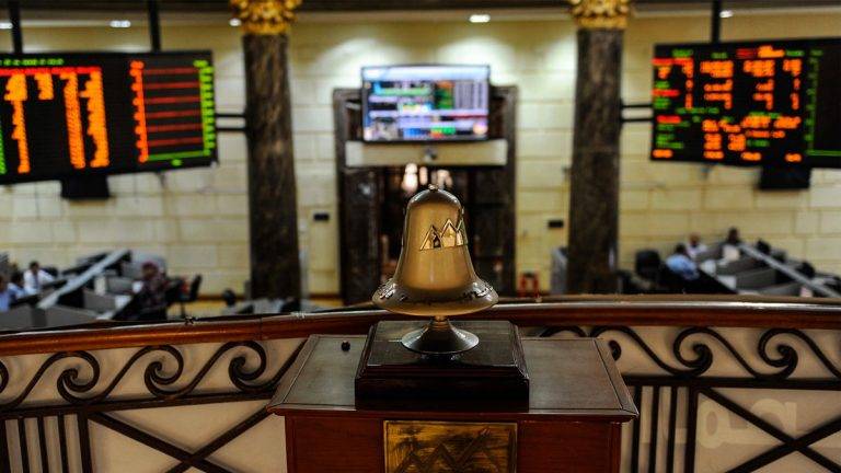 المؤشر المصري الرئيسي يهبط نحو 3% صباحًا