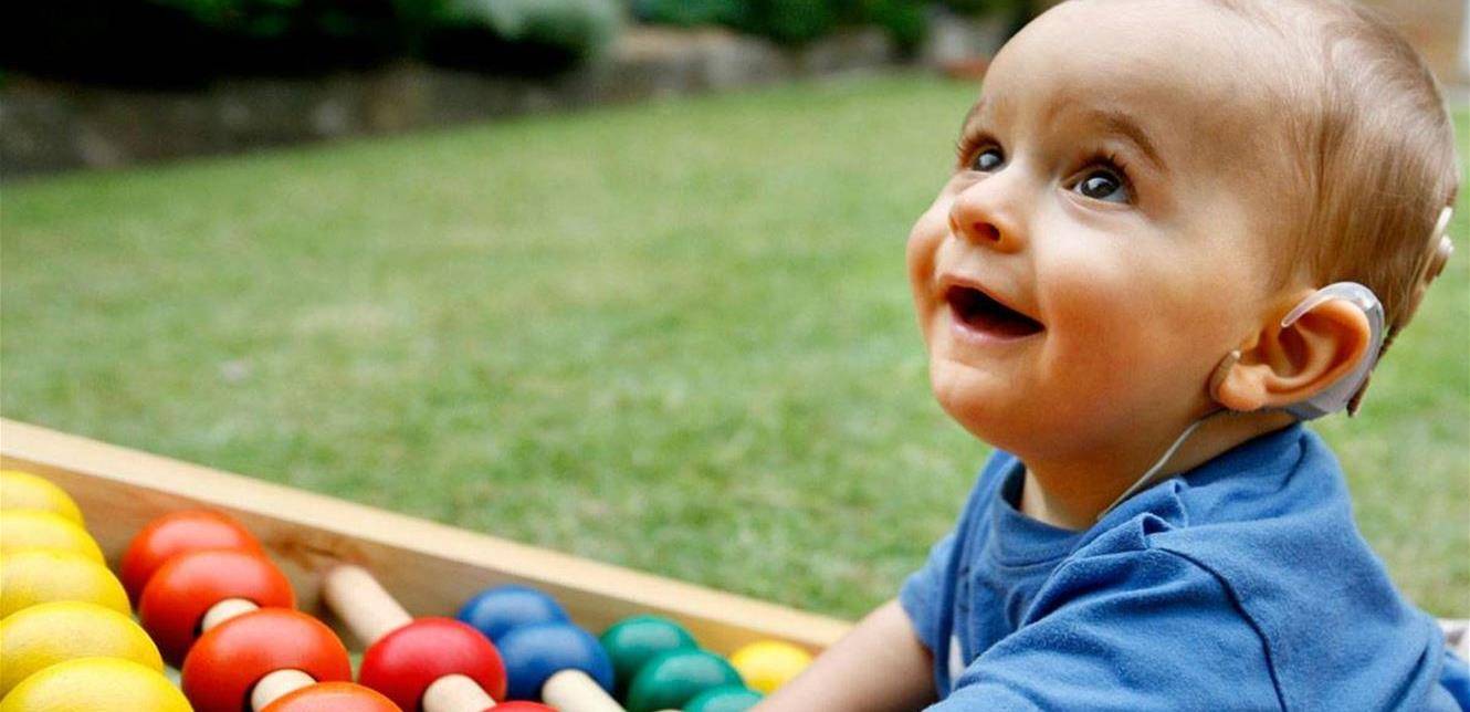 أذن إلكترونية تعيد السمع لصغار السن.. إليكم التفاصيل