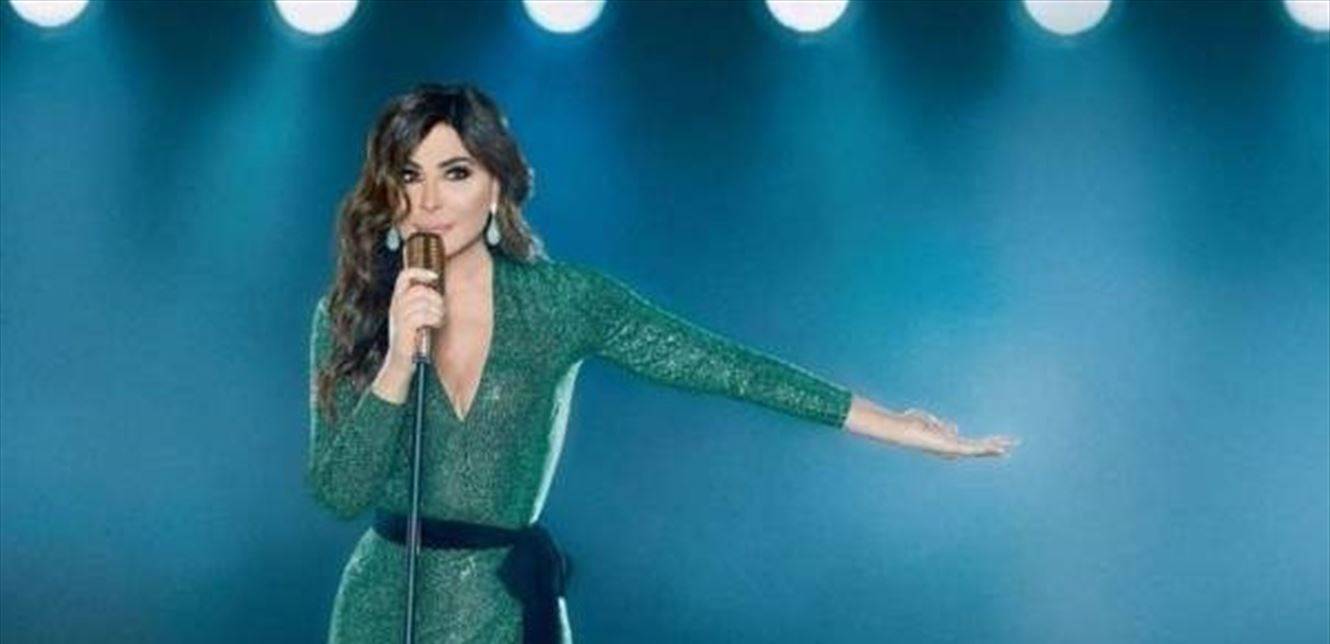 إليسا حافية القدمين (صورة)