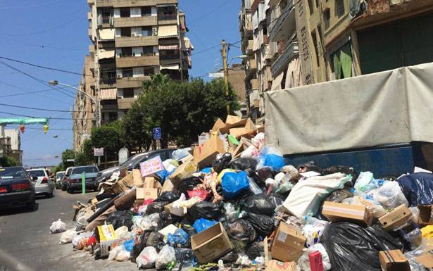 محرقة بيروت تتسبّب بانقسام اعضاء مجلس البلدية... والحسن تتدخل
