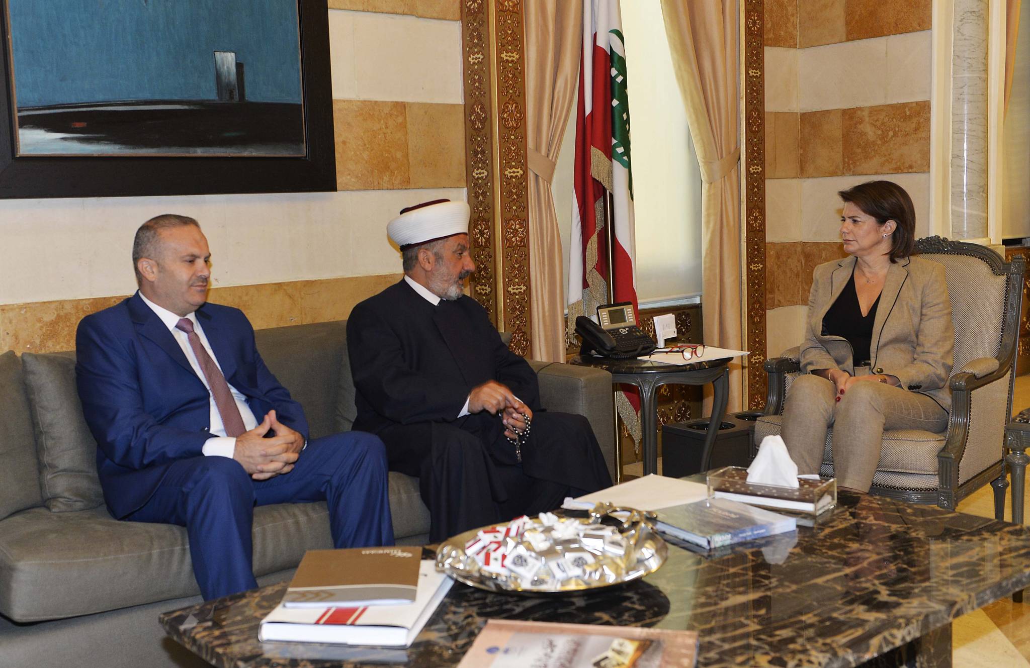 الحسن بحثت مع المفتي الصلح شؤون منطقة بعلبك وامنها