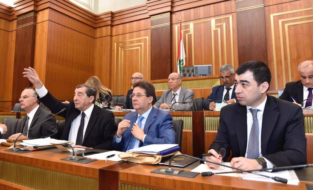 جلسة للجان النيابية المشتركة برئاسة الفرزلي