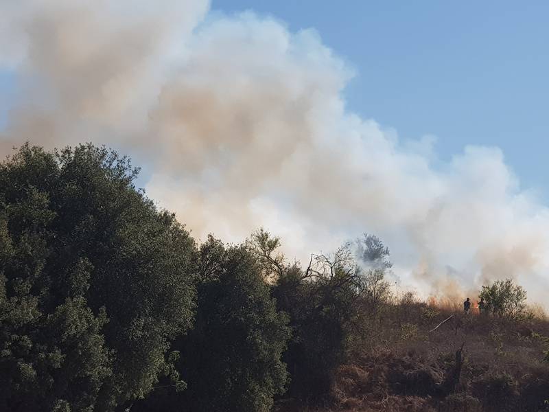 حريق كبير في بيت لهيا يعمل على اخماده منعا لتوسعه