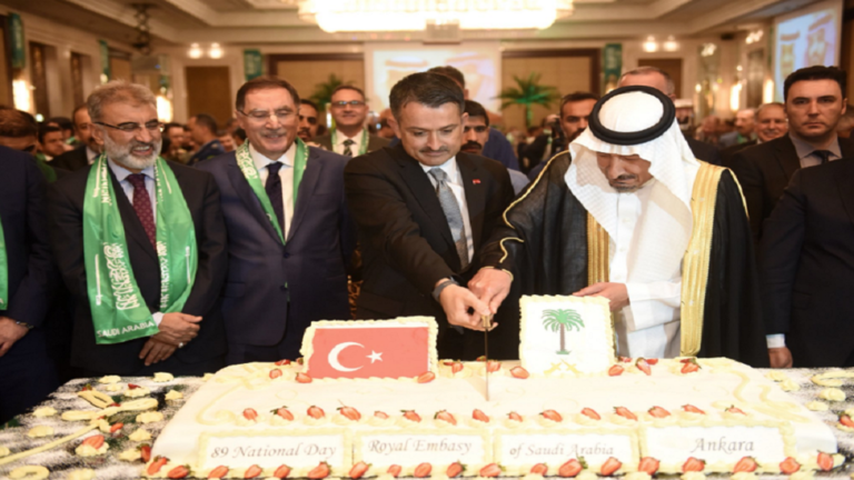 مسؤولون أتراك يحتفلون باليوم الوطني للسعودية
