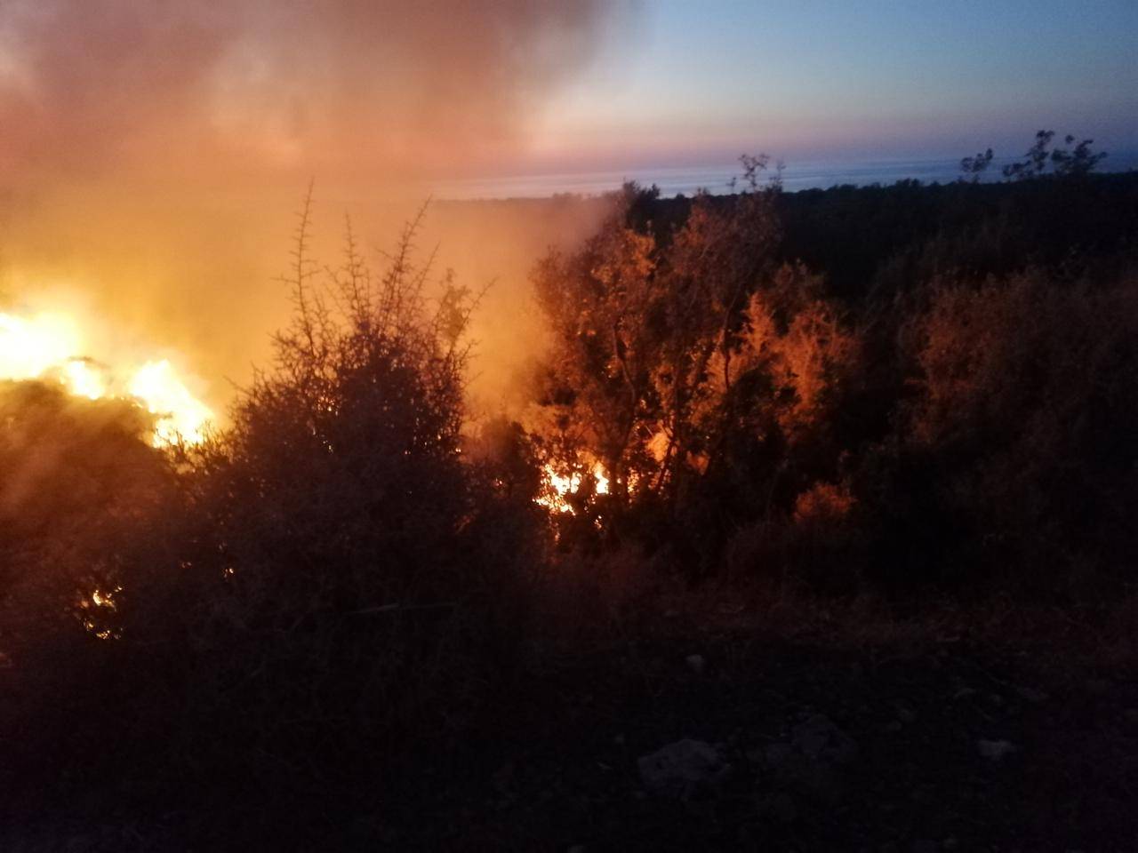 اخماد حريق بلدة الدوير العكارية