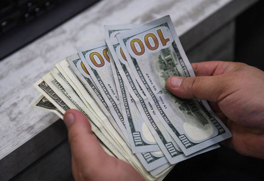 5 مؤسسات مخالفة تعلن أسعارها بالدولار فقط