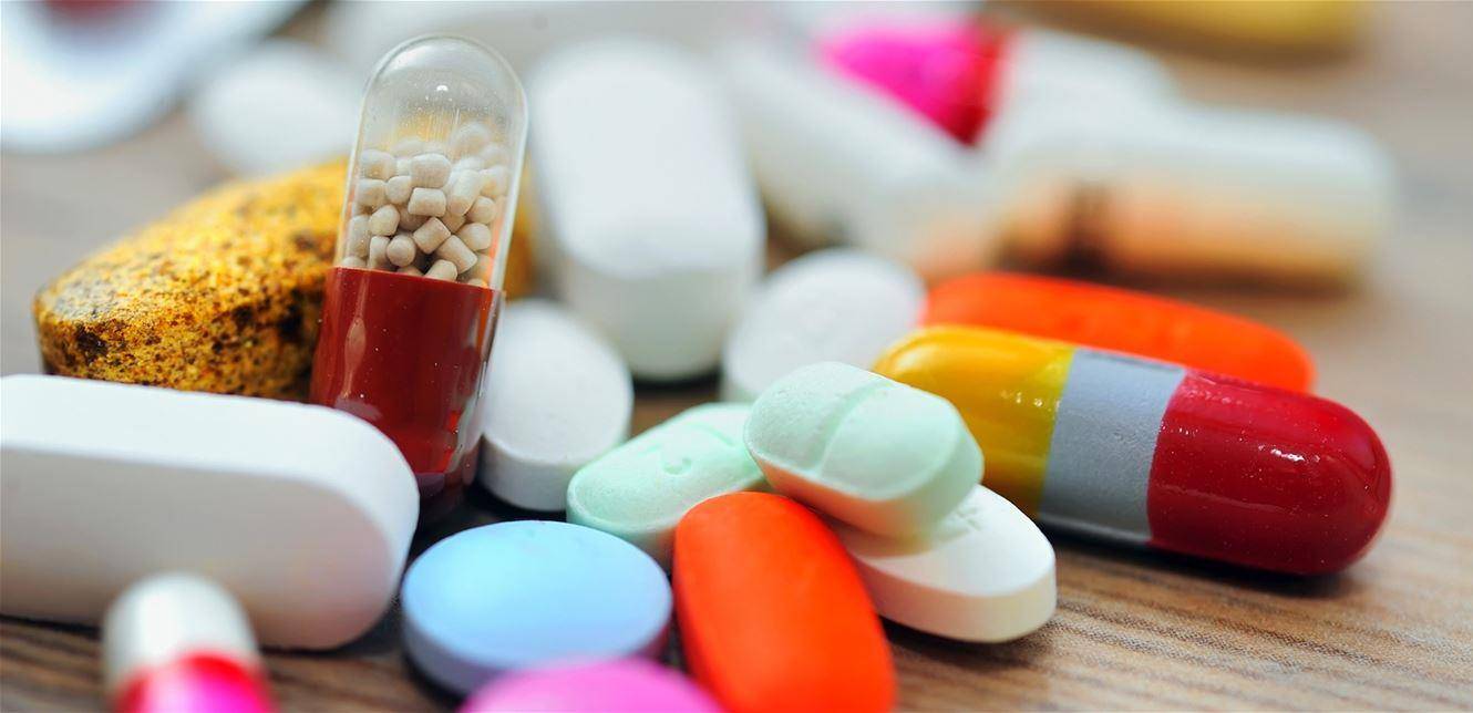 تناول بعض الأدوية مع مواد غذائية معينة يشكل خطرا على الصحة.. إحذروها