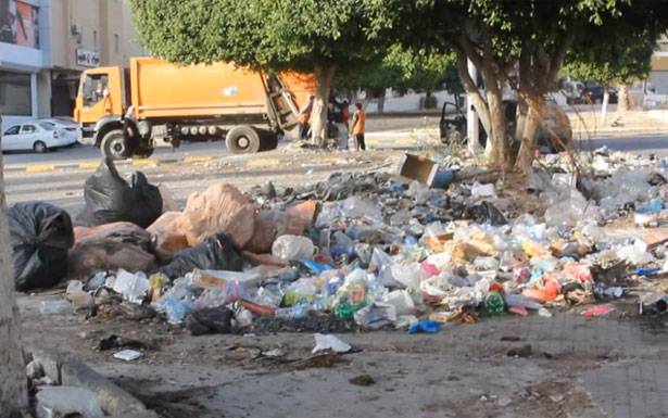 «حراس» طرابلس اعادوا النفايات الى مصدرها...والازمة مستمرة
