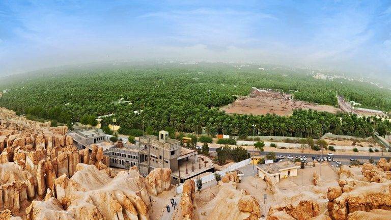 بعد الانفتاح السياحي.. السعودية تفرض غرامات على مخالفة ”اللباس المحتشم“