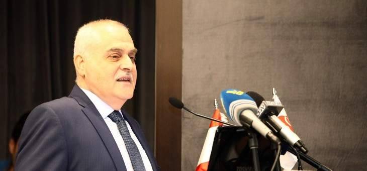 جبق أكد إلزامية وجود آلة مزيل الرجفان القلبي بالمدارس والأماكن العامة