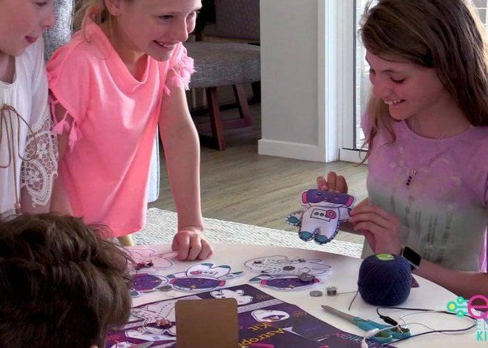 "Astro Kit" مجموعة جديدة للأطفال تجمع بين الحرف اليدوية والإلكترونيات