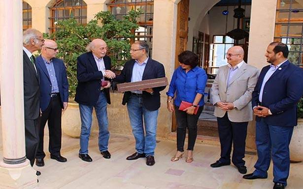 منح سفير مصر ميداليّة كمال جنبلاط