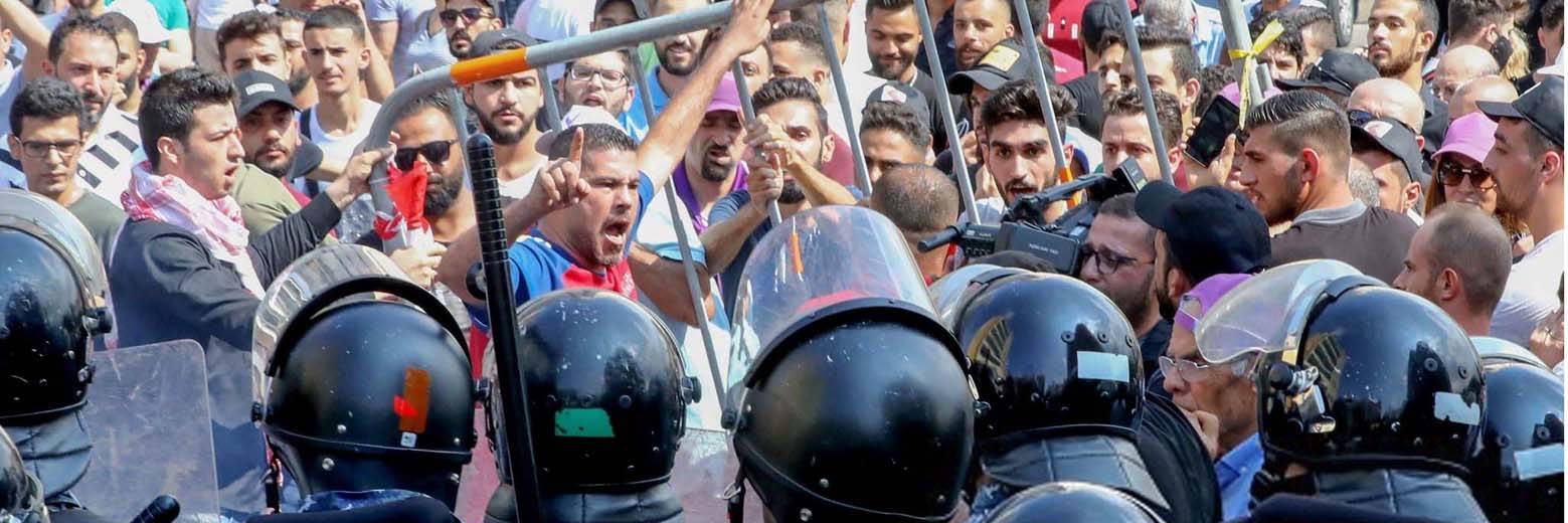 جهات تحرّك «ربيعاً عربياً» في لبنان خاصة في العاصمة وأيضاً في المناطق
تظاهرات وقـطـع طــرقات فــي 70% مـن مـنـاطق لبـنـان
هل بيروت على طــريـق تـونـس والجزائر والقاهرة ودمشق وليبيا؟