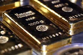 الذهب ينزل مع دعم التجارة للدولار والبلاديوم عند مستوى قياسي