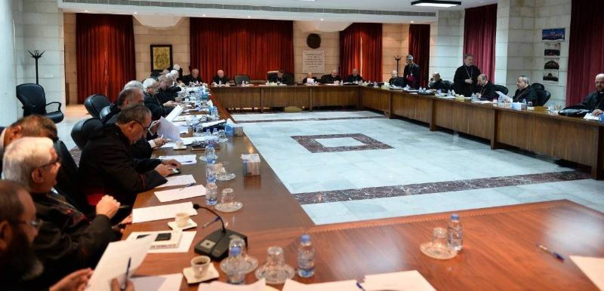 المطارنة الموارنة يعربون عن ارتياحهم لقرار حاكم مصرف لبنان