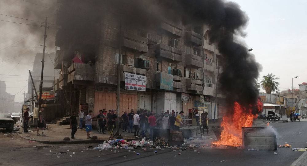 القوات الأمنية العراقية تطلق النار لمنع متظاهرين من الوصول إلى ساحة التحرير