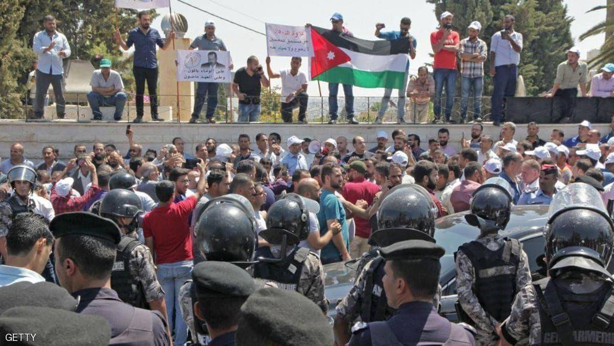 الأردن.. نقابة المعلمين تعلق الإضراب المفتوح وتهدد بآخر