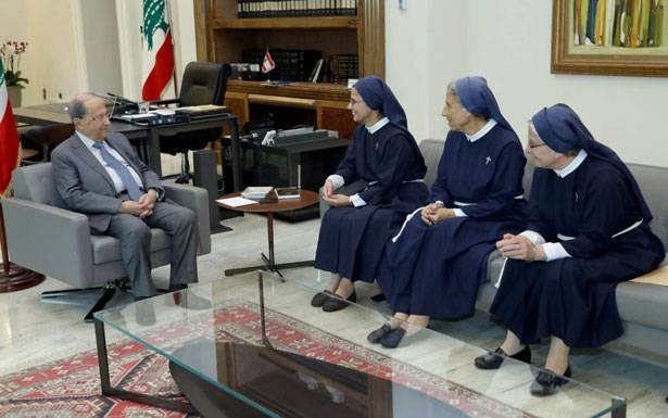 تابع الأوضاع النقديّة وحركة الأسواق الماليّة.. وتسلّم دعوة لتدشين كنيسة يسوع الملك