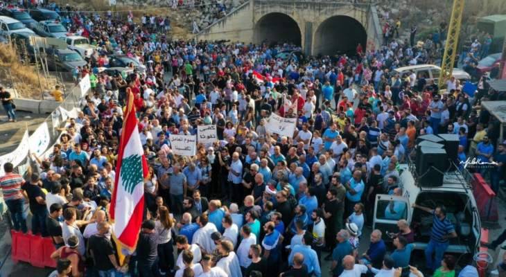 اعتصام لأبناء اقليم الخروب امام كسارة الجية رفضا لمشروع الموت ورسائل تحذيرية للحكومة