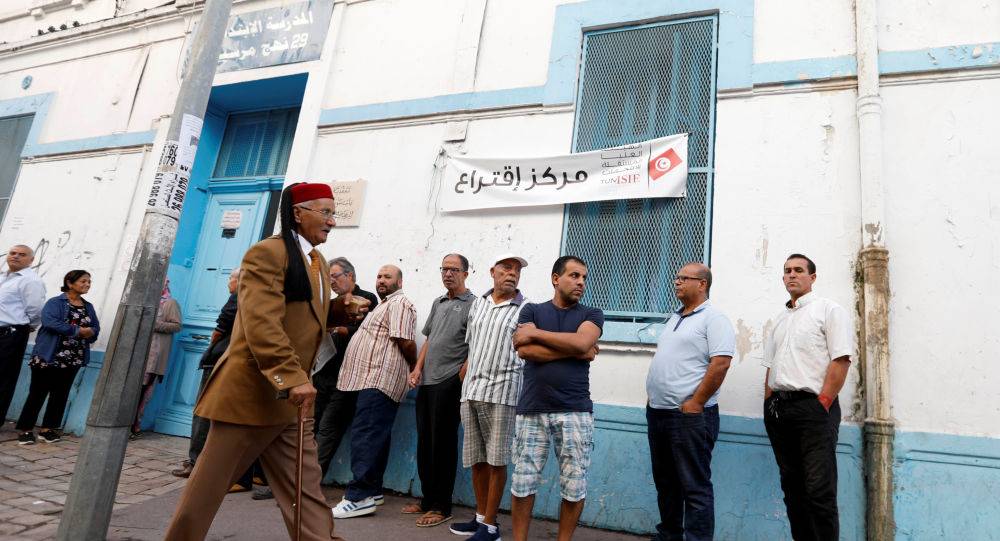 تونس... مكاتب الاقتراع تفتح أبوابها أمام الناخبين لاختيار نواب البرلمان
