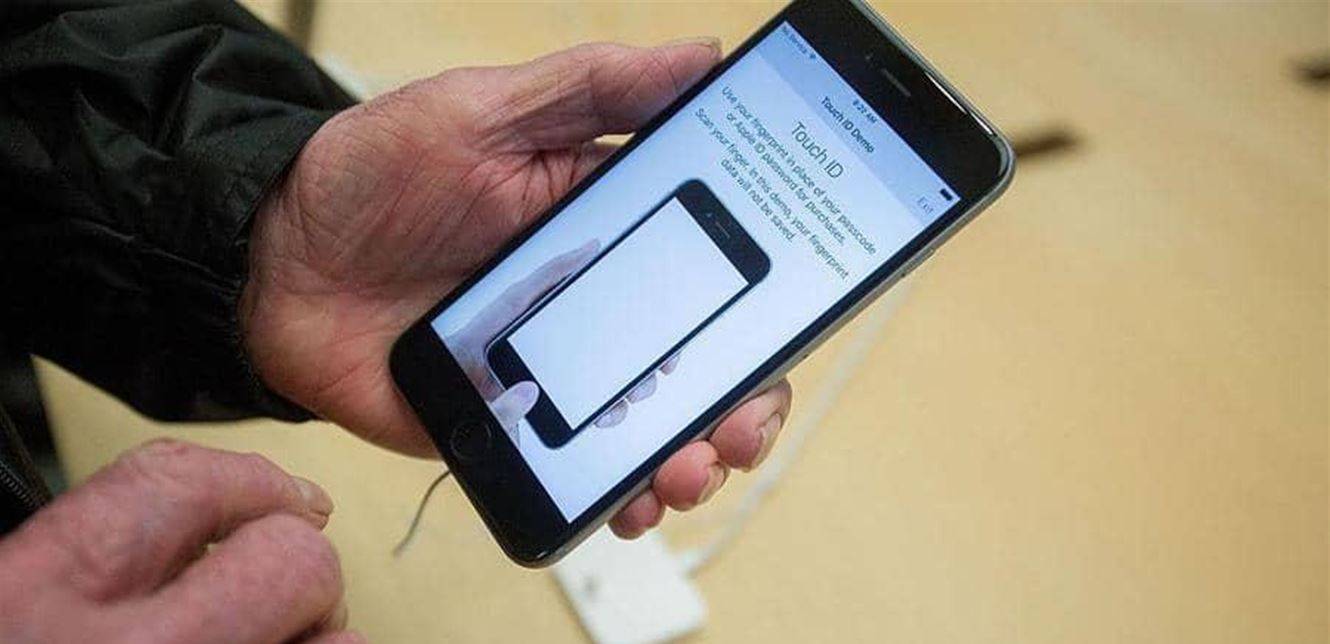 أبل تعترف بعطل 