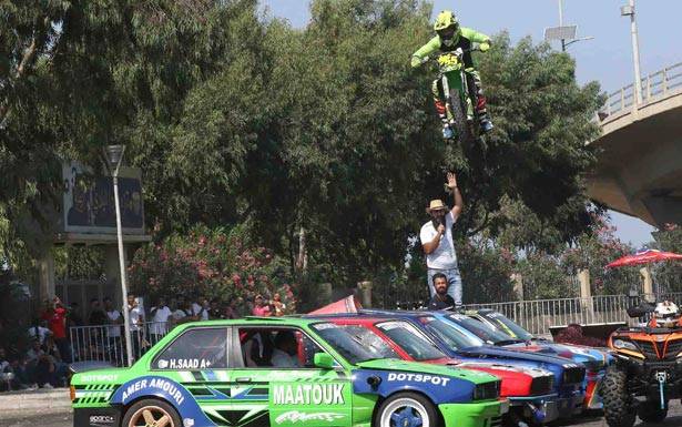 مهرجان السيارات فـي صيدا وعروض في الانجراف (Drift) والـقفز فوقها