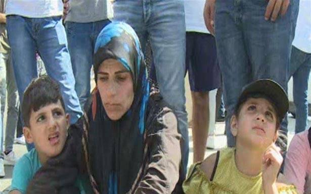 مواطنة تهدد بإحراق ابنتيها