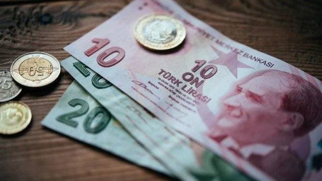 الليرة تتراجع 2.5 % بعد تهديد ترمب بتدمير الاقتصاد التركي