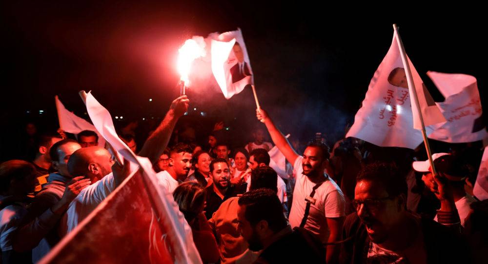 بالفيديو... فرحة عارمة لحظة خروج مرشح الرئاسة التونسية نبيل القروي من السجن
