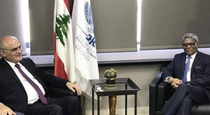 وزير المالية يلتقي مسؤولين من البنك الدولي