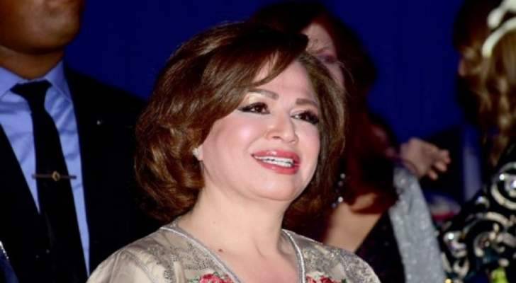 بالصور- إلهام شاهين تستمتع برحلة بحرية على متن يخت