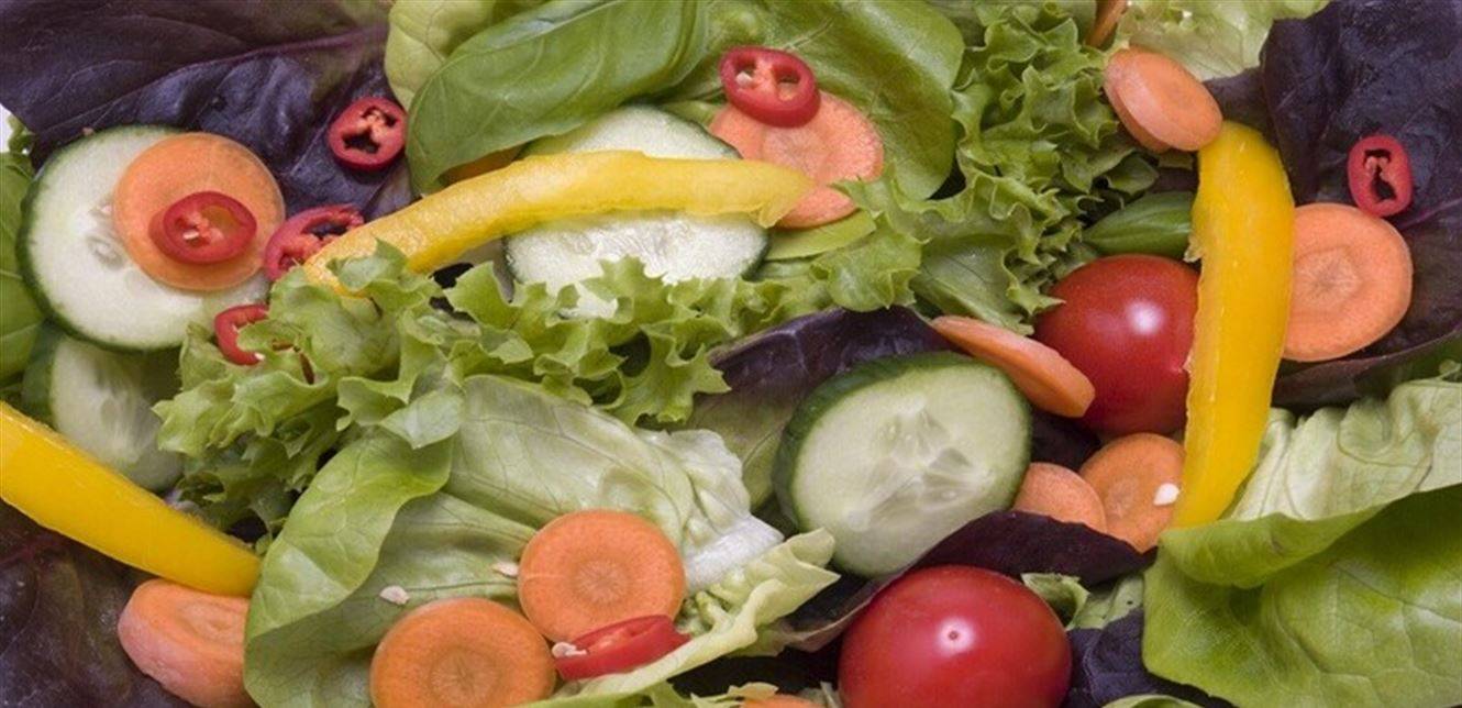 ما خطورة الخضروات النيئة على الصحة؟