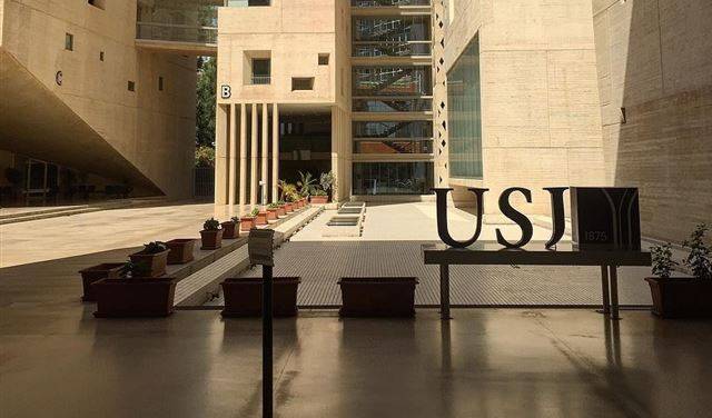 اليسوعية» تكرّم رئيس جمعية المصارف صفير: قطاعنا ساهم في حماية لبنان واللبنانيين