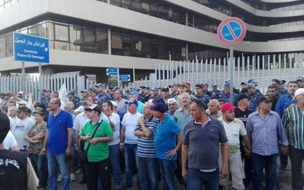 ... والعسكريّون المتقاعدون يــــردّون : لــســنـــا مــكــسر عصا