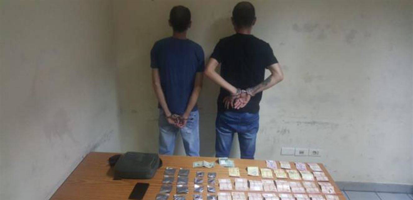 مروّجا مخدّرات بقبضة 