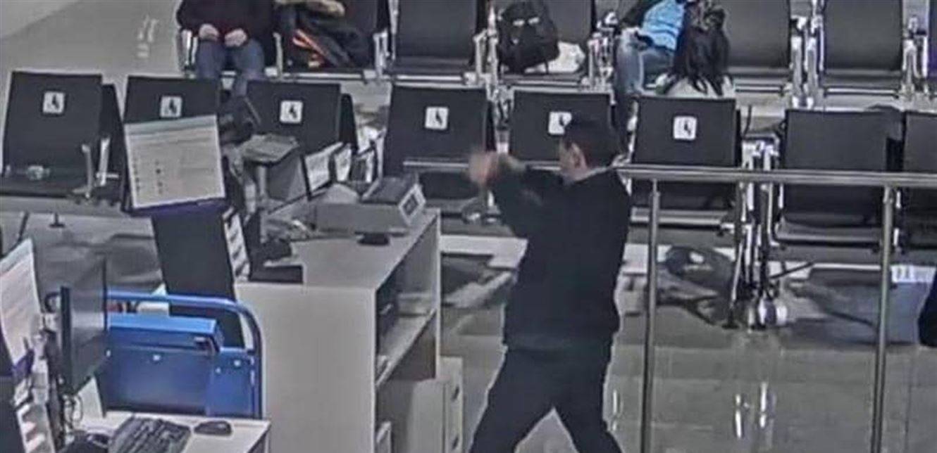 الغضب يكلف مسافرا "الاعتقال" في مطار روسي