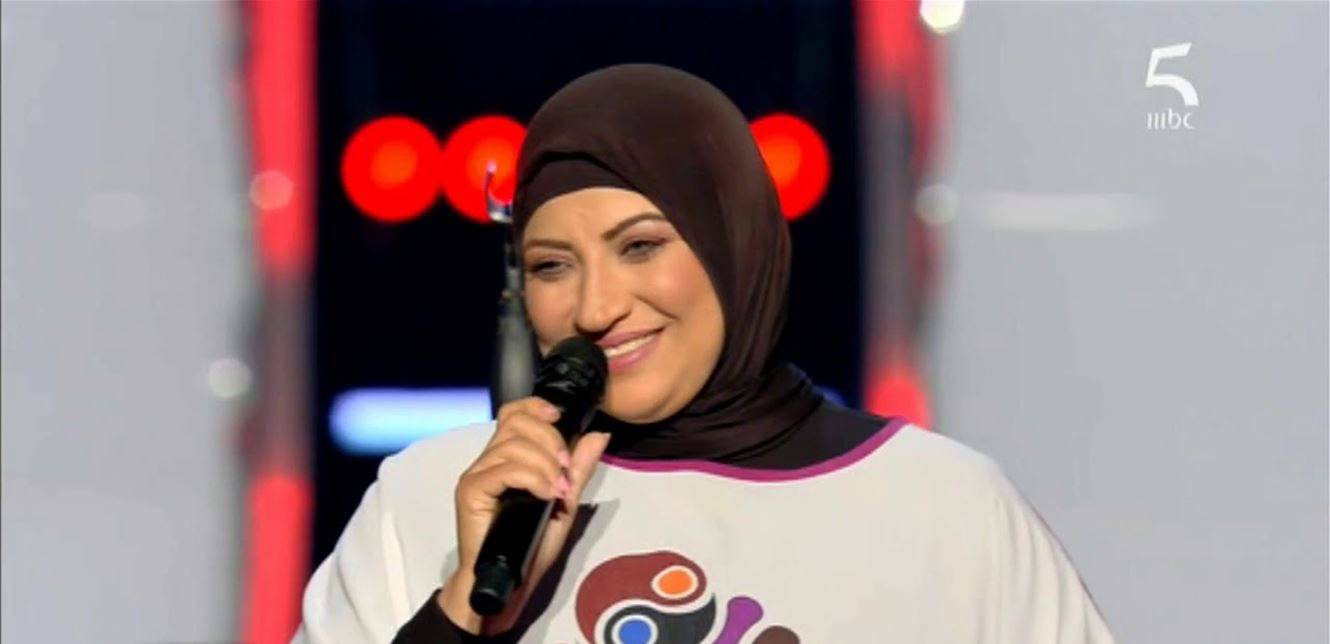 متسابقة محجبة تشعل مسرح 